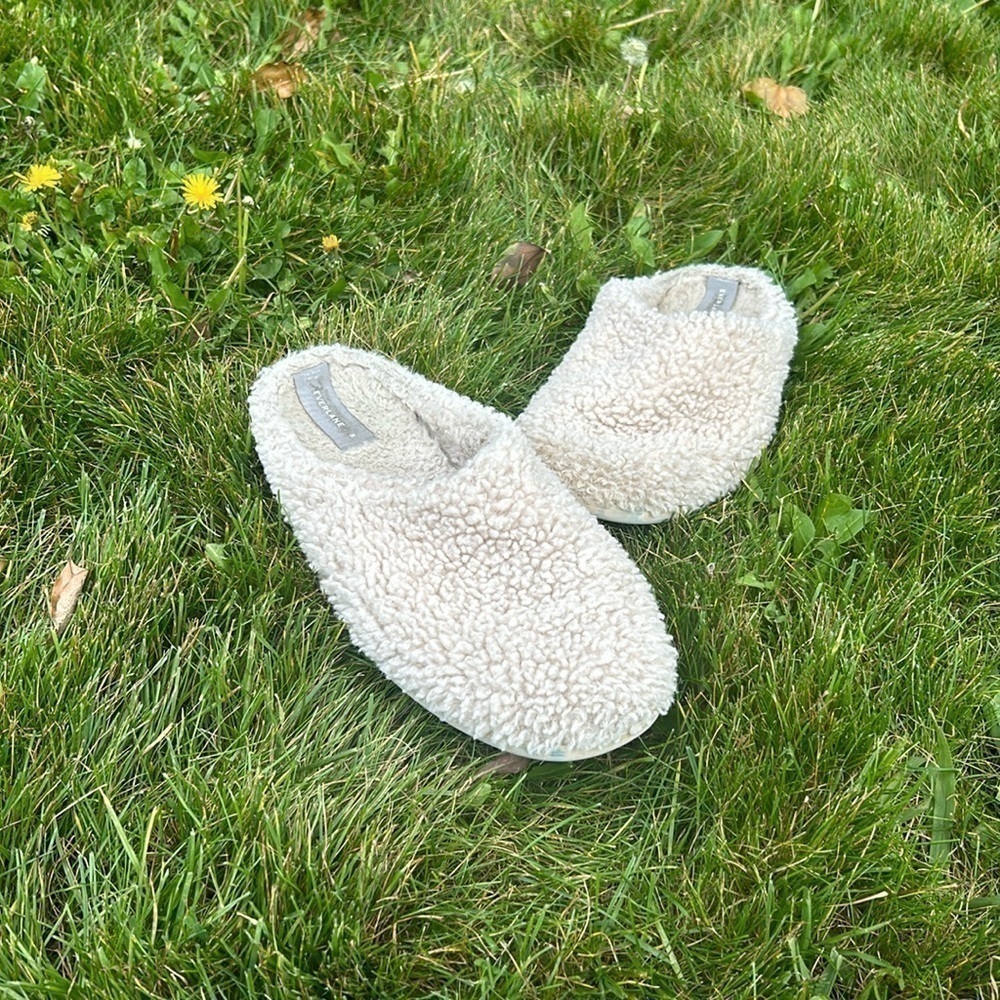 EVERLANE Renew Teddy Slippers